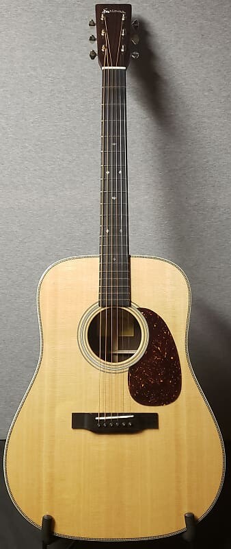 

Акустическая гитара Eastman E8D with Hard Shell Case