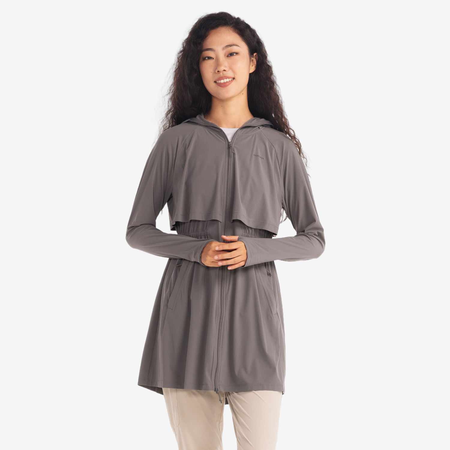 

Женская горная треккинговая ветровка с защитой от солнца Quechua 500 серая