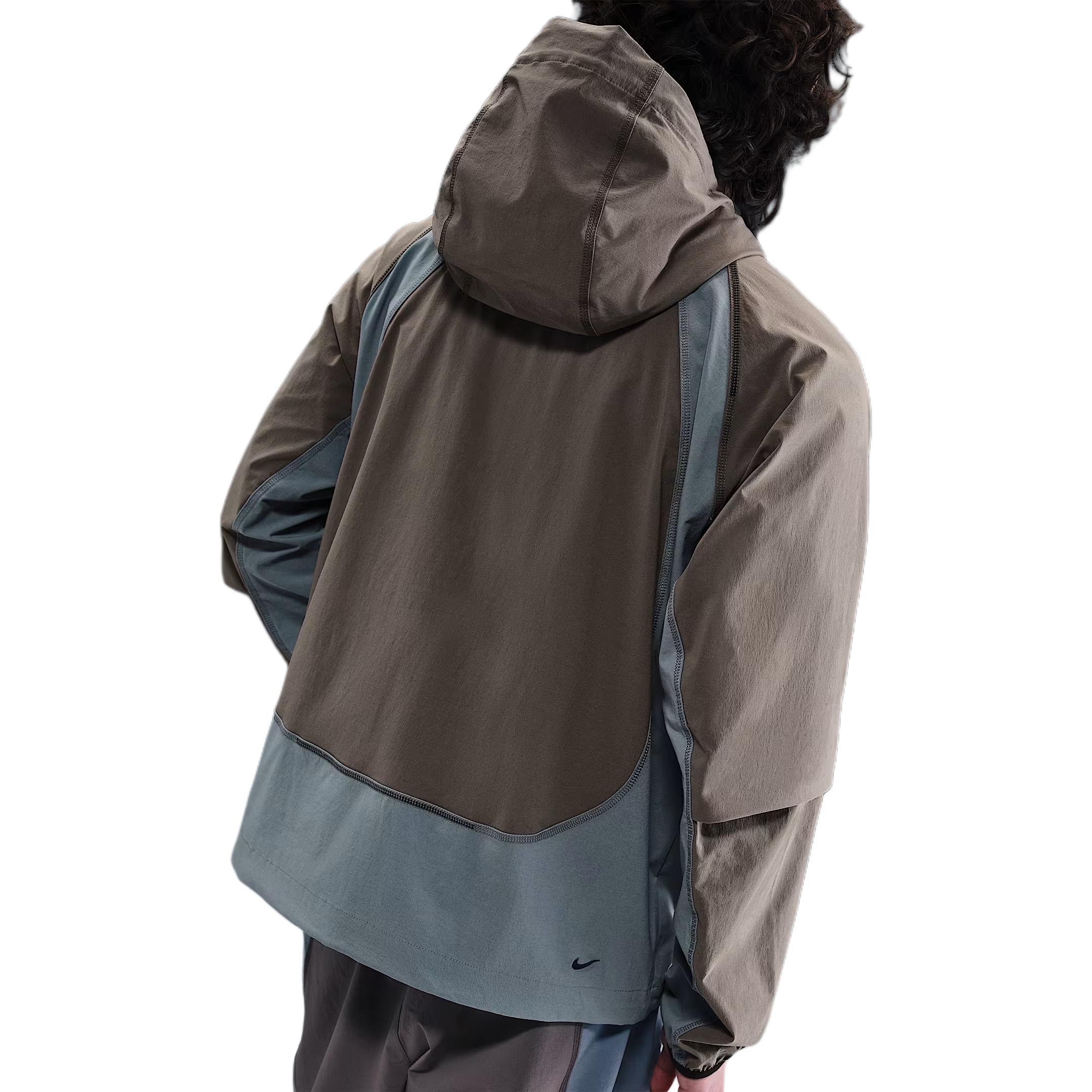 Nike Мужская ветровка с технологией Dri FIT и цветными вставками, Cave Stone/Cool Gray/Black — фото 4