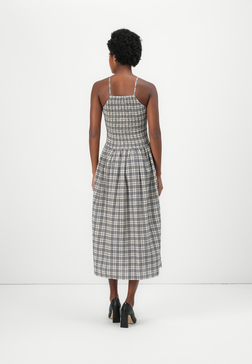 Повседневное платье SHIRRED SLEEVELESS MIDI DRESS Tommy Hilfiger, светло-голубой — фото 3