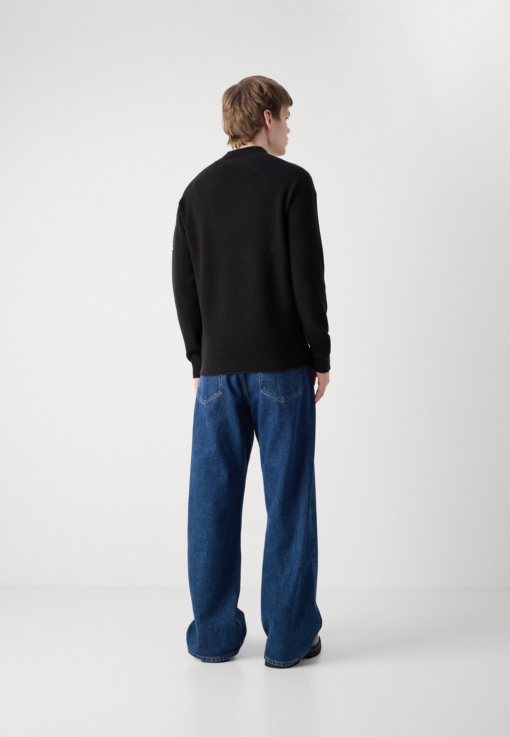 

Джемпер BADGE SWEATER Calvin Klein Jeans, черный