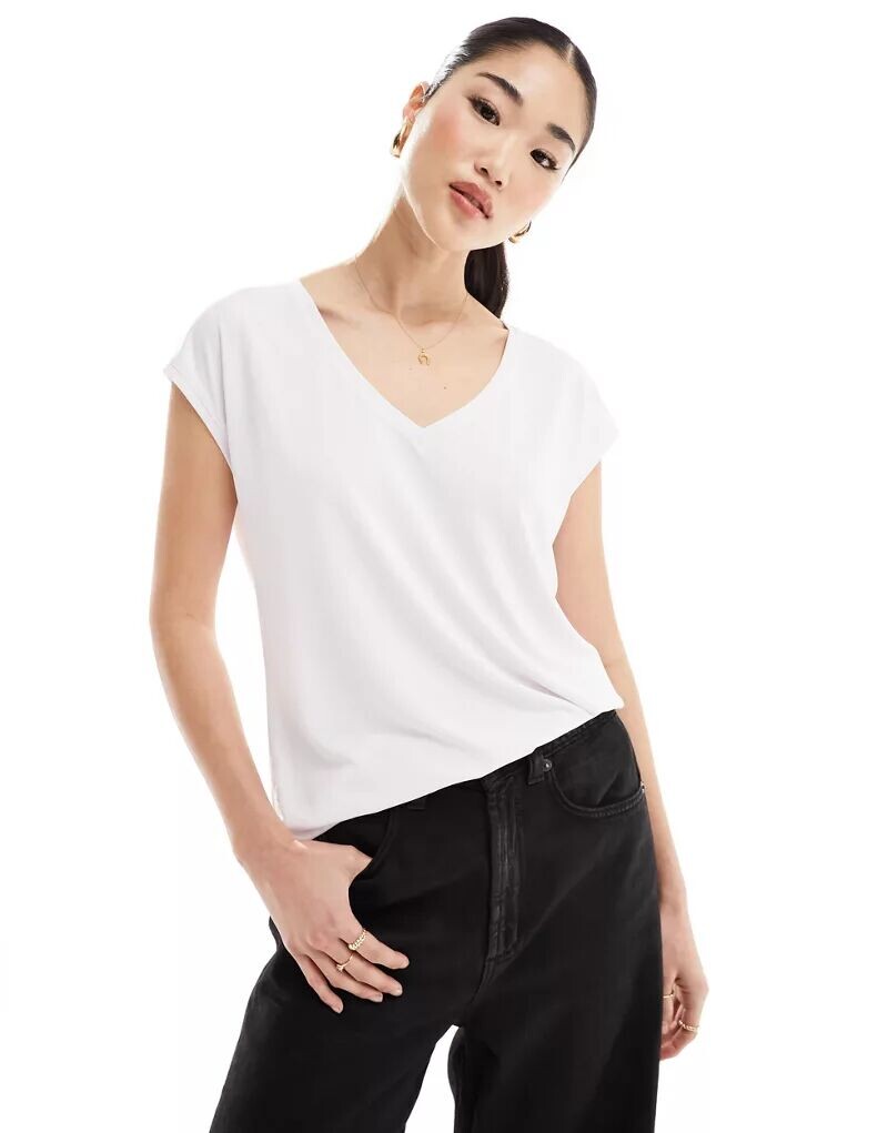 

Белая футболка с v-образным вырезом Vero Moda