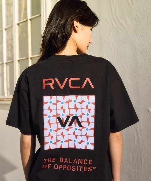 

Женская футболка RVCA свободного кроя с коротким рукавом и принтом на спине, черный