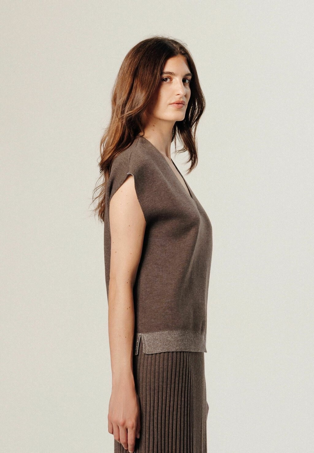 

Базовая футболка SHORT SLEEVED V NECK Rodier, коричневый