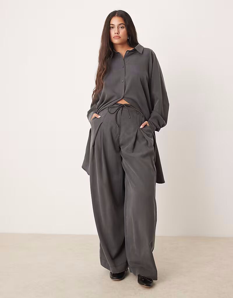 

Широкие брюки ASOS DESIGN со складками и завязкой серого цвета