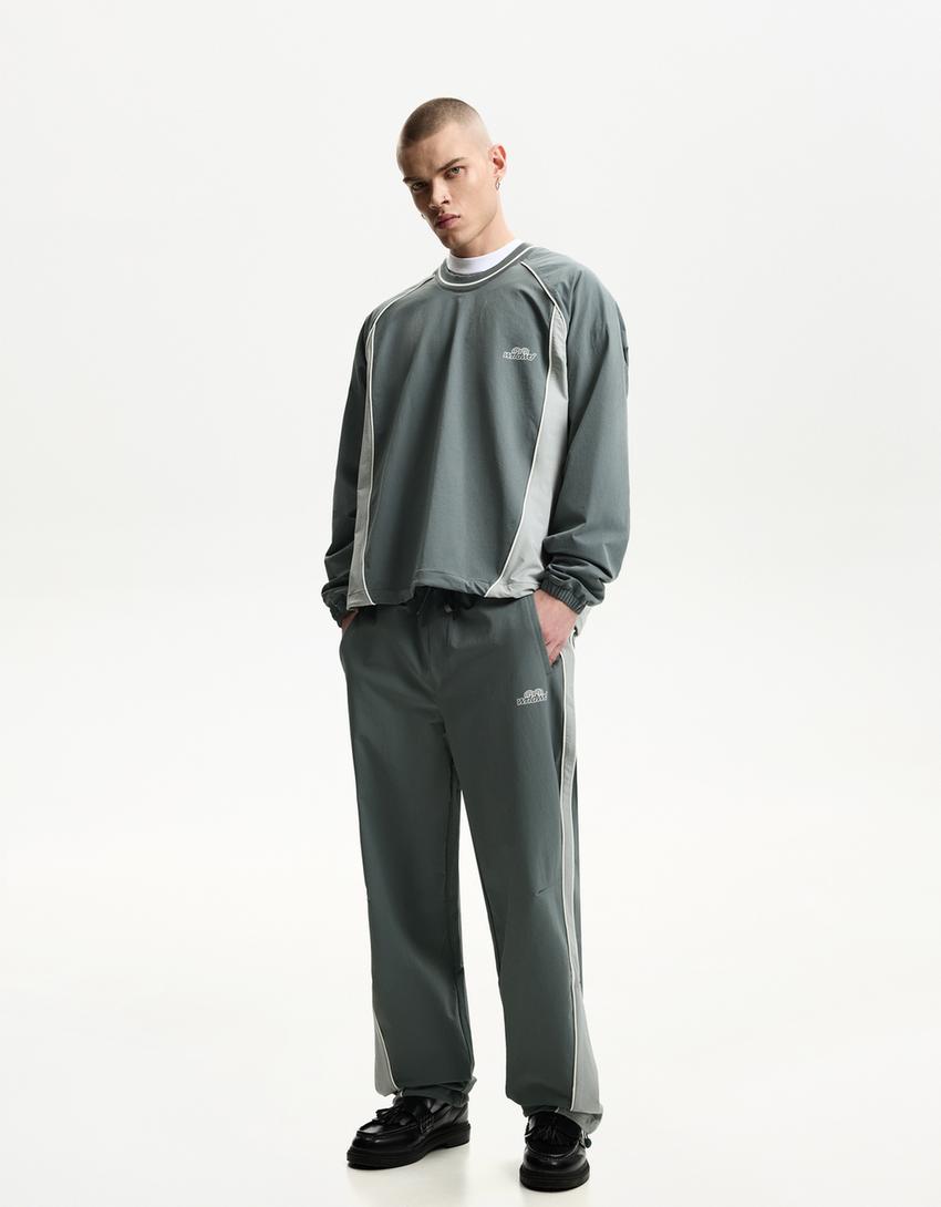 

Технические мешковатые брюки Bershka, зеленый
