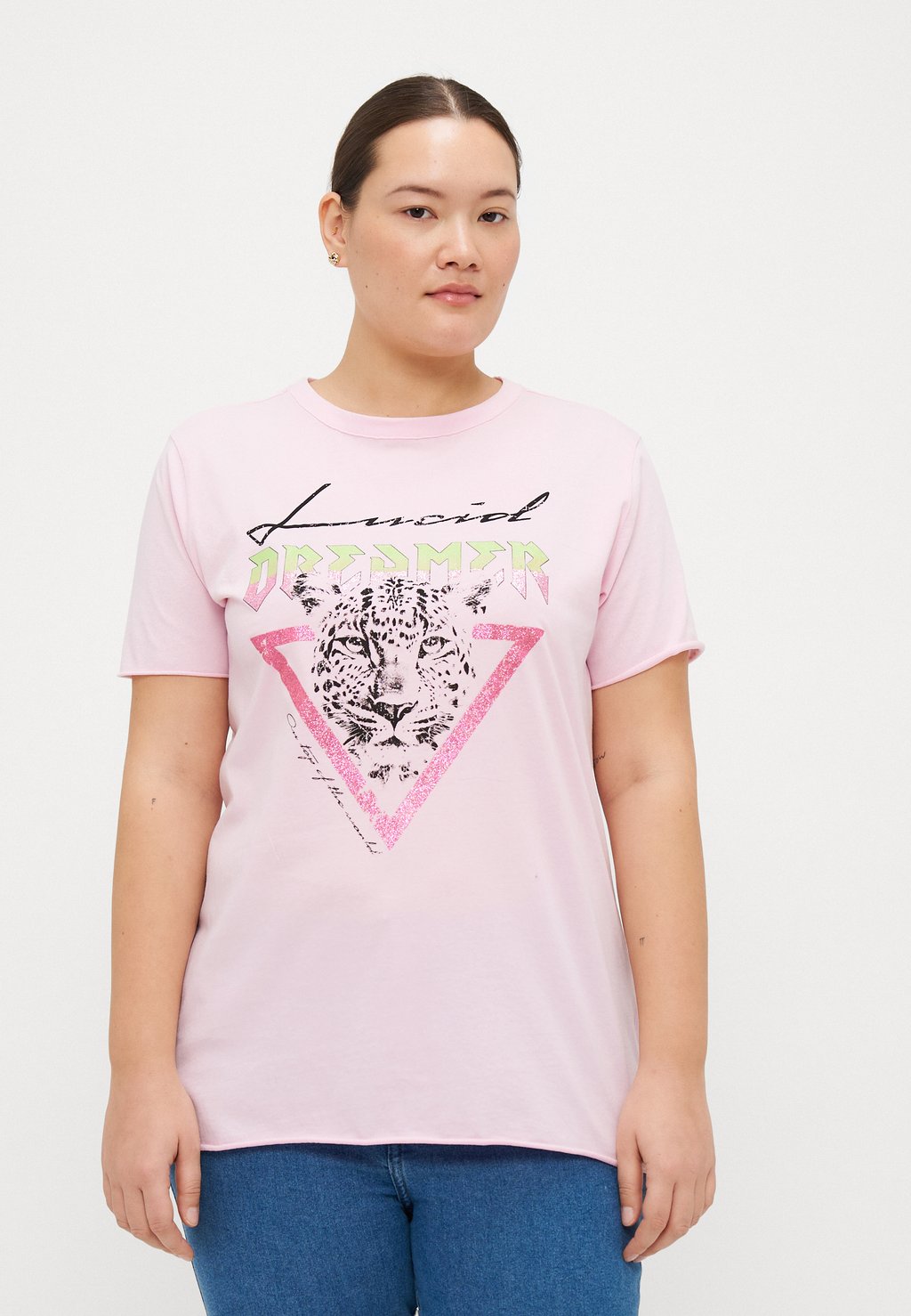 

Футболка с принтом CARMIKO LIFE WASHED TEE ONLY Carmakoma, розовый