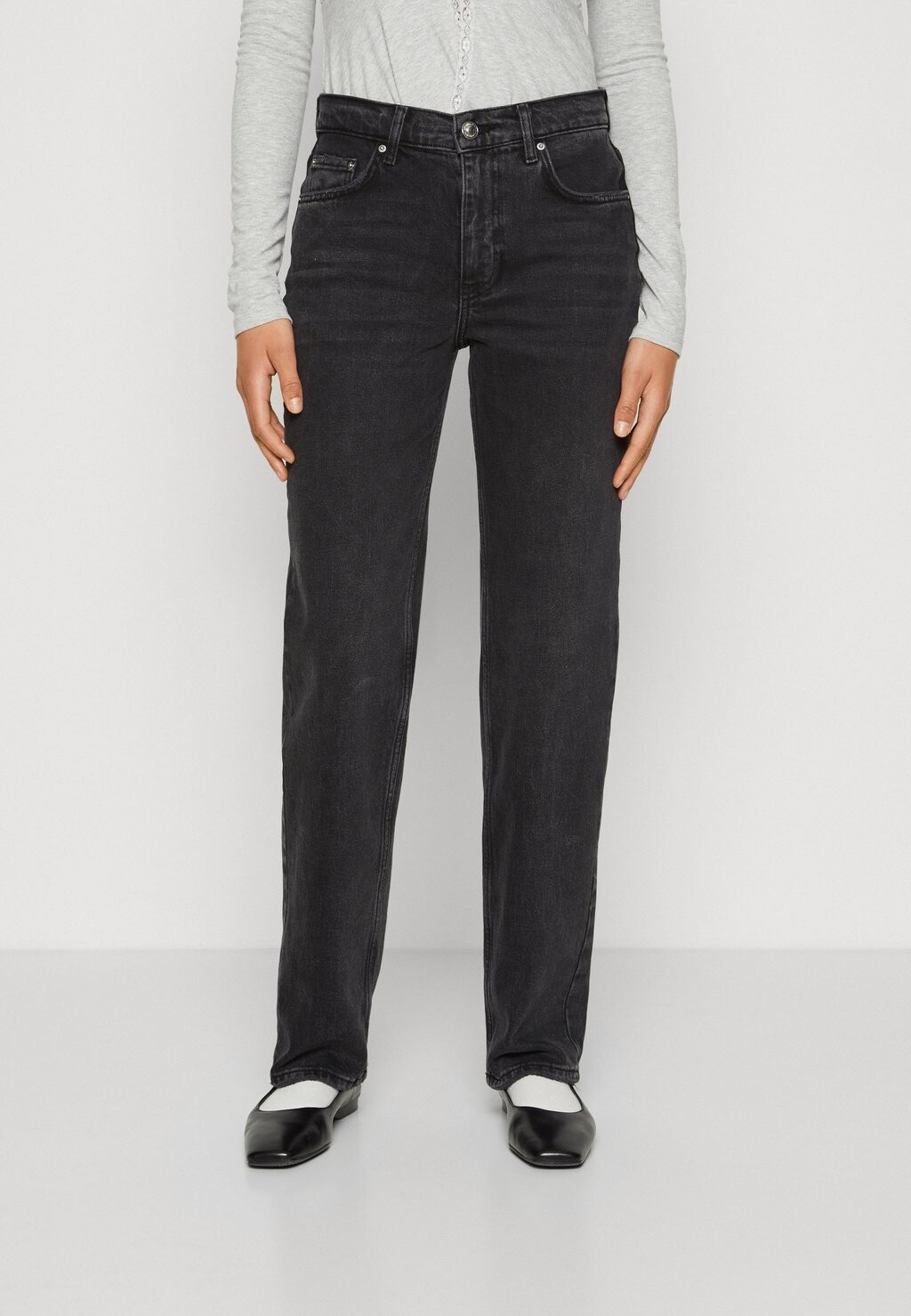 

Джинсы прямые Gina Tricot, цвет offblack