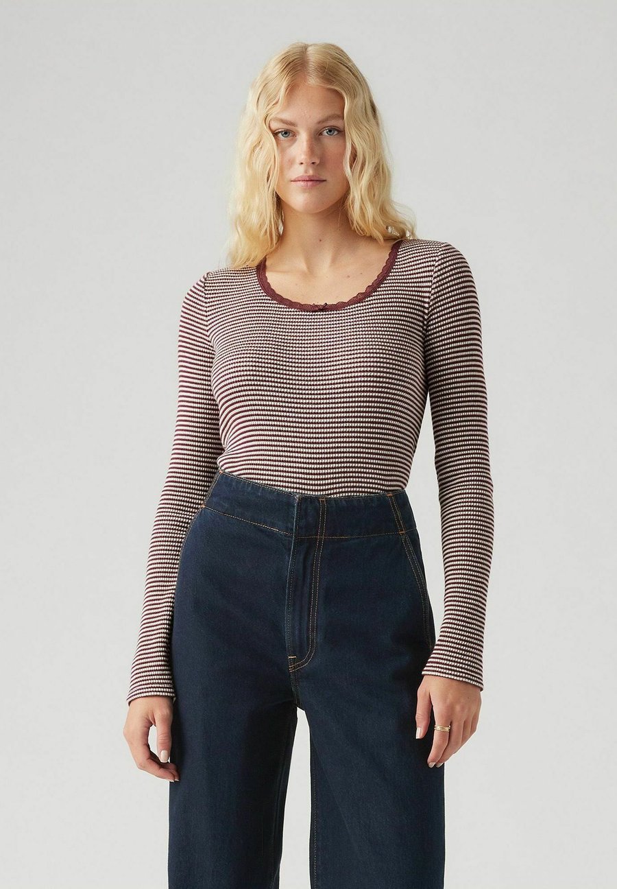 

Джемпер Levi's DRY GOODS WAFFLE LONG-SLEEVE TEE, End On End Stripe Bu/Mottled Red