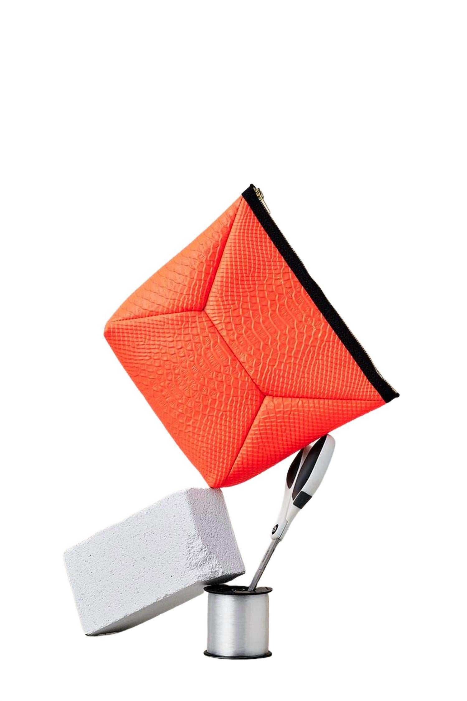 

Клатч X-Pouch из кожи с эффектом змеи в неоново-оранжевом питоне AMPERSAND AS APOSTROPHE