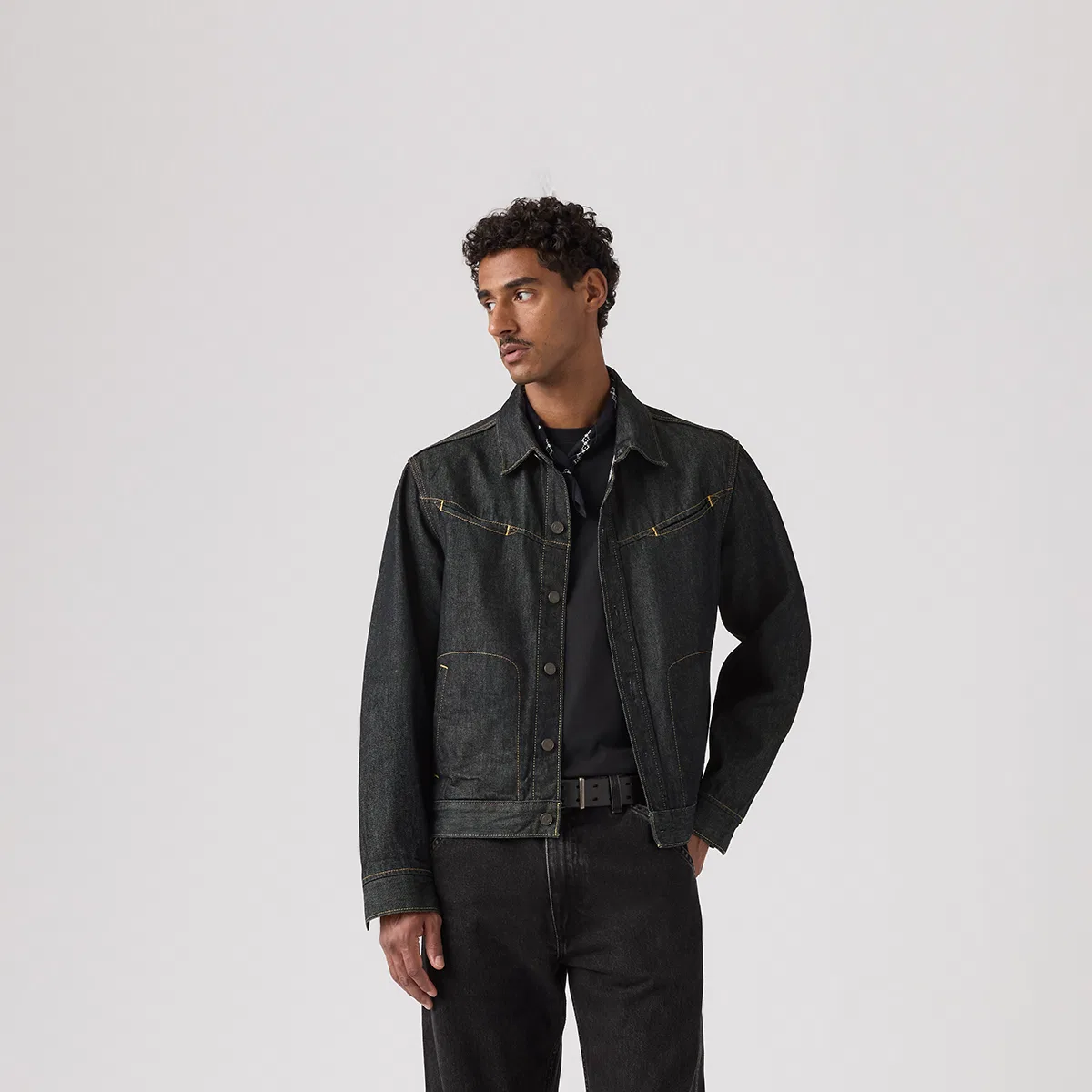 Джинсовая куртка унисекс black, с отложным воротником, умеренная отстрочка Levis — фото 4