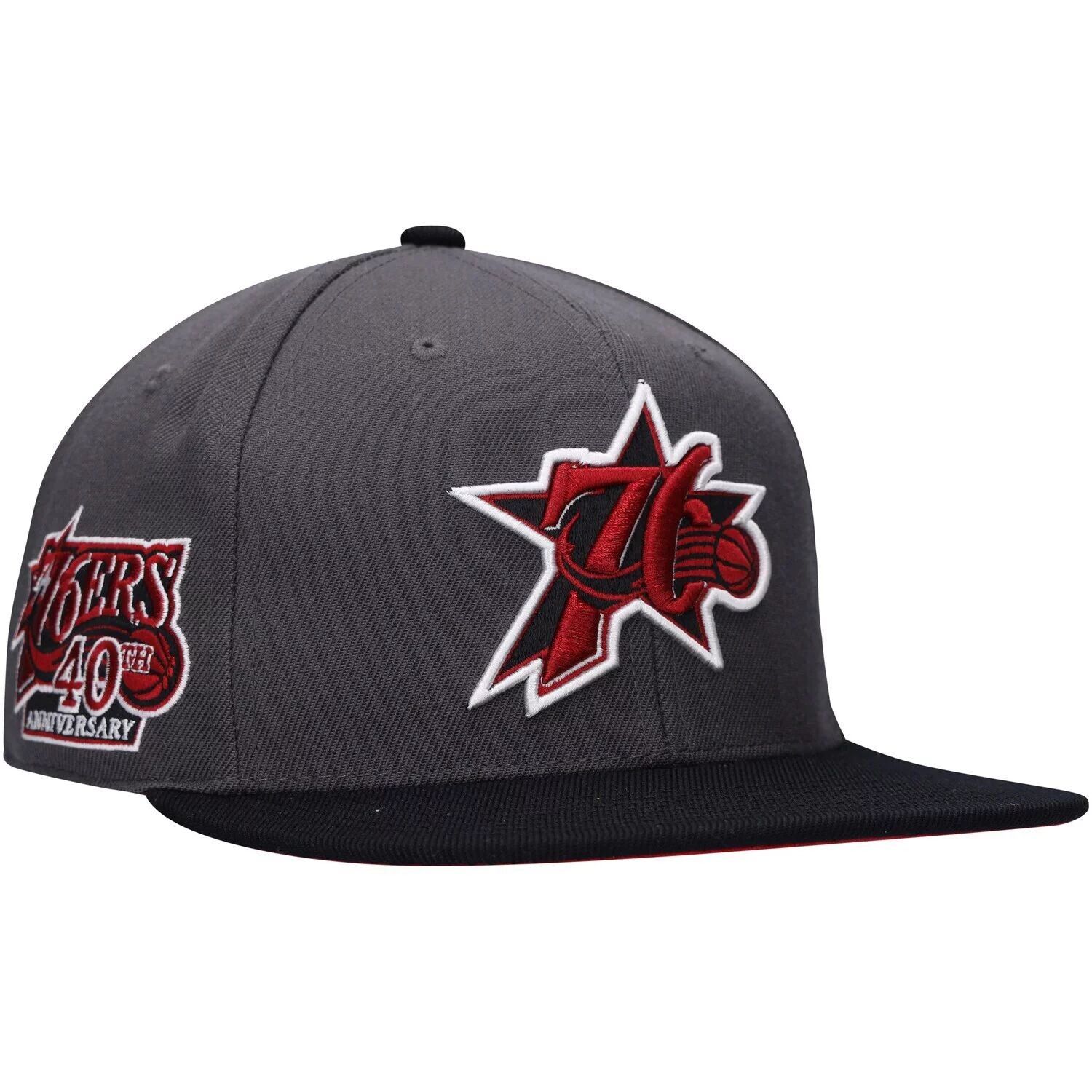 

Мужская шляпа Mitchell & Ness Charcoal/Black Philadelphia 76ers Hardwood Classics в честь 40-летия Born & Bred