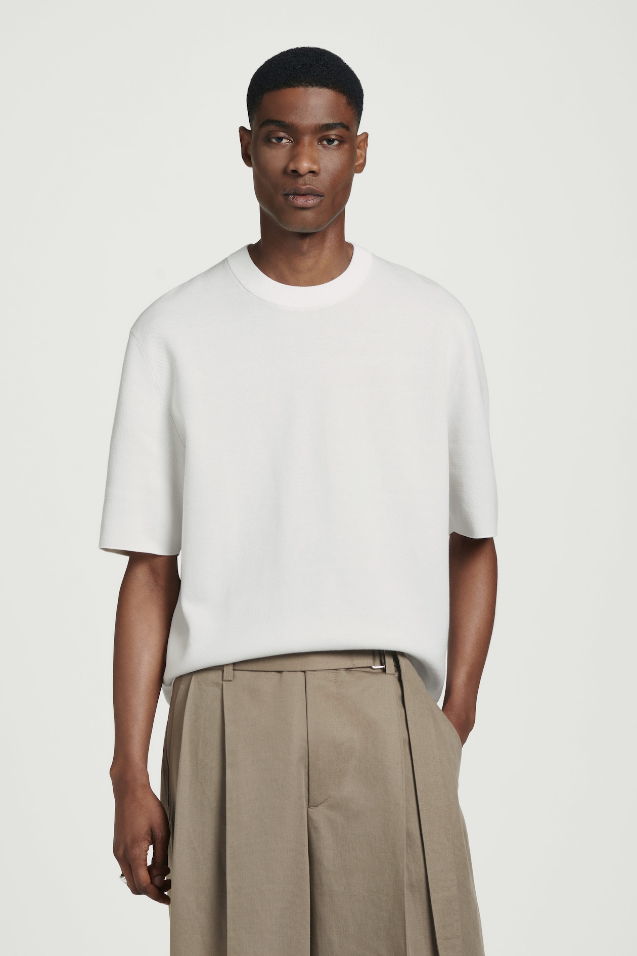 

Двусторонняя трикотажная футболка-relaxed fit COS, белый