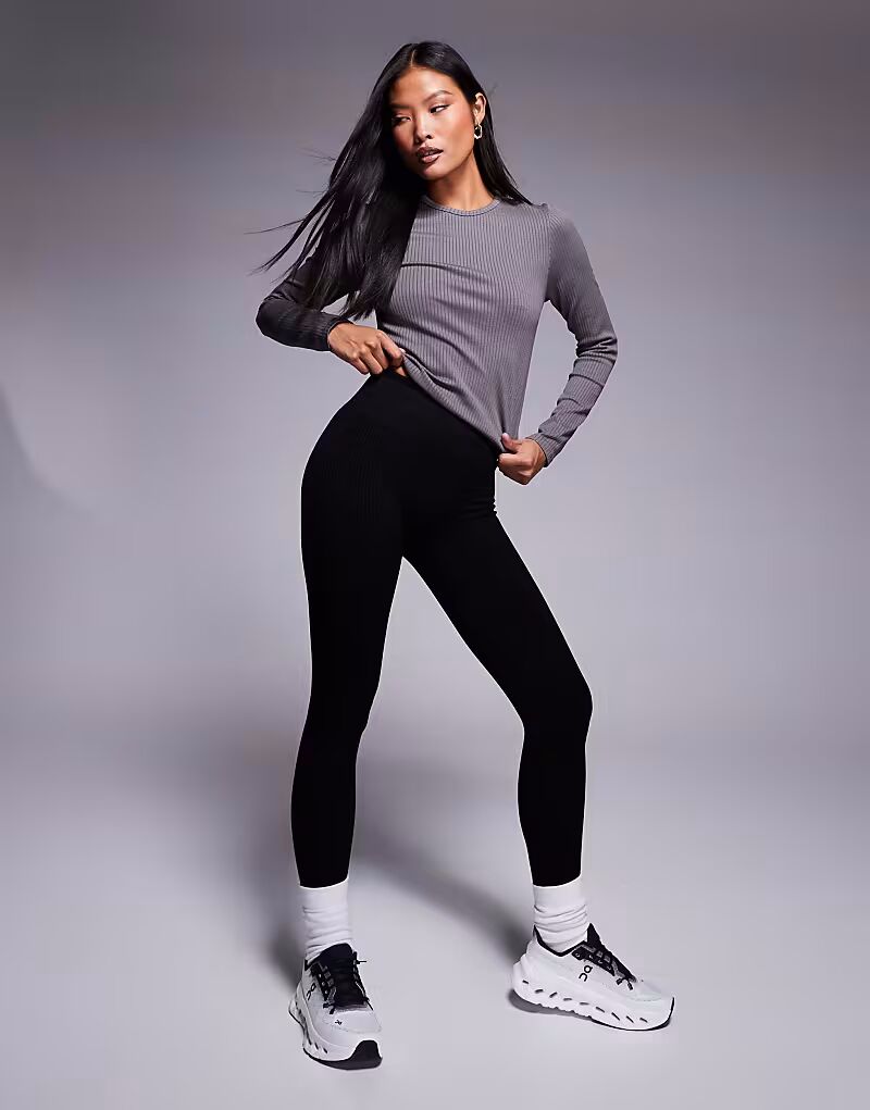 

Бесшовные леггинсы в рубчик черного цвета для занятий спортом 4505