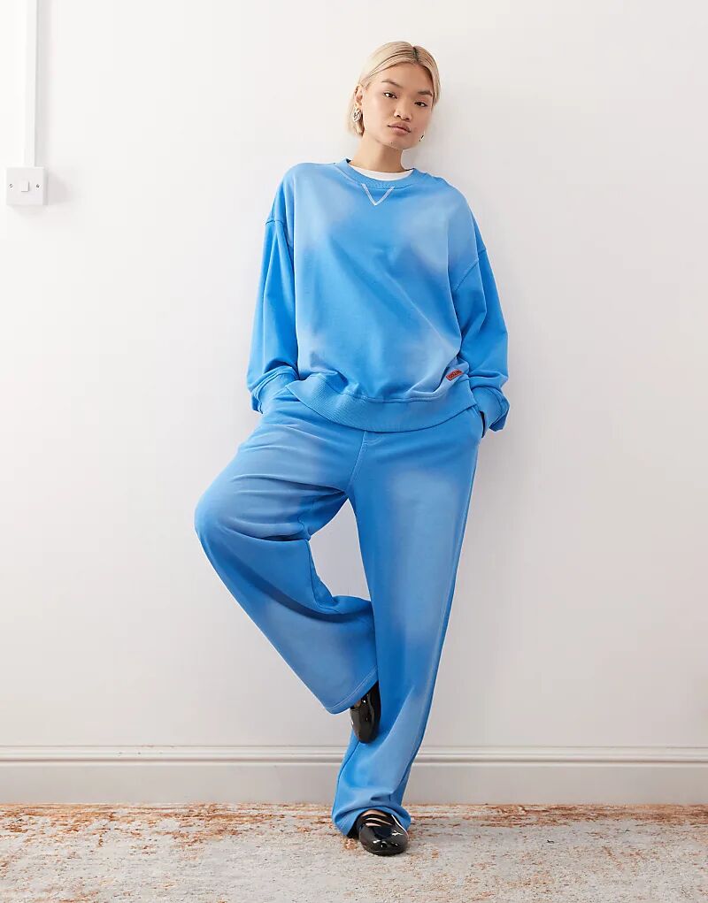 

COLLUSION, свитшот синего цвета с красной нашивкой-логотипом