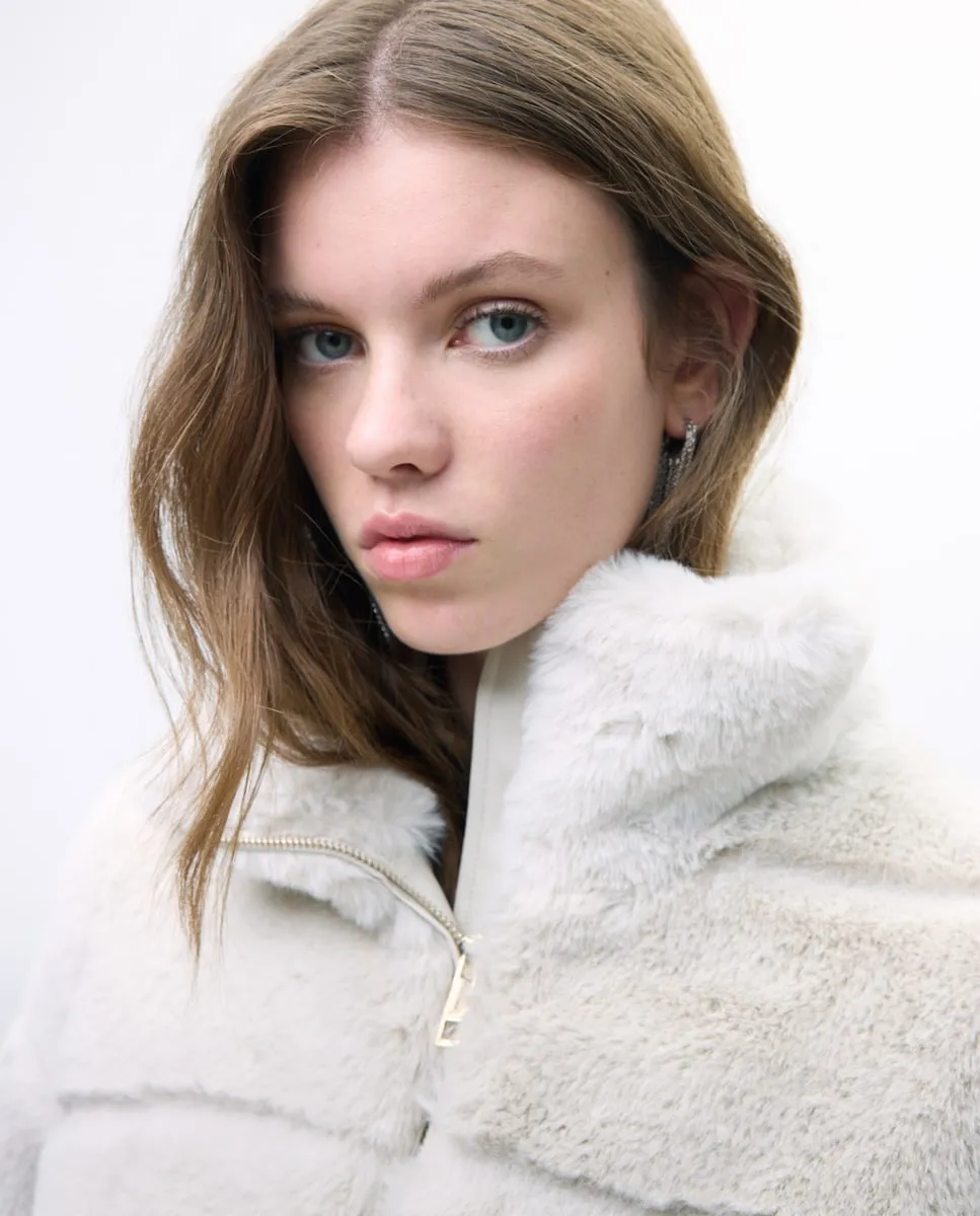 

Женская куртка с высоким воротником с мехом Tintoretto, экрю