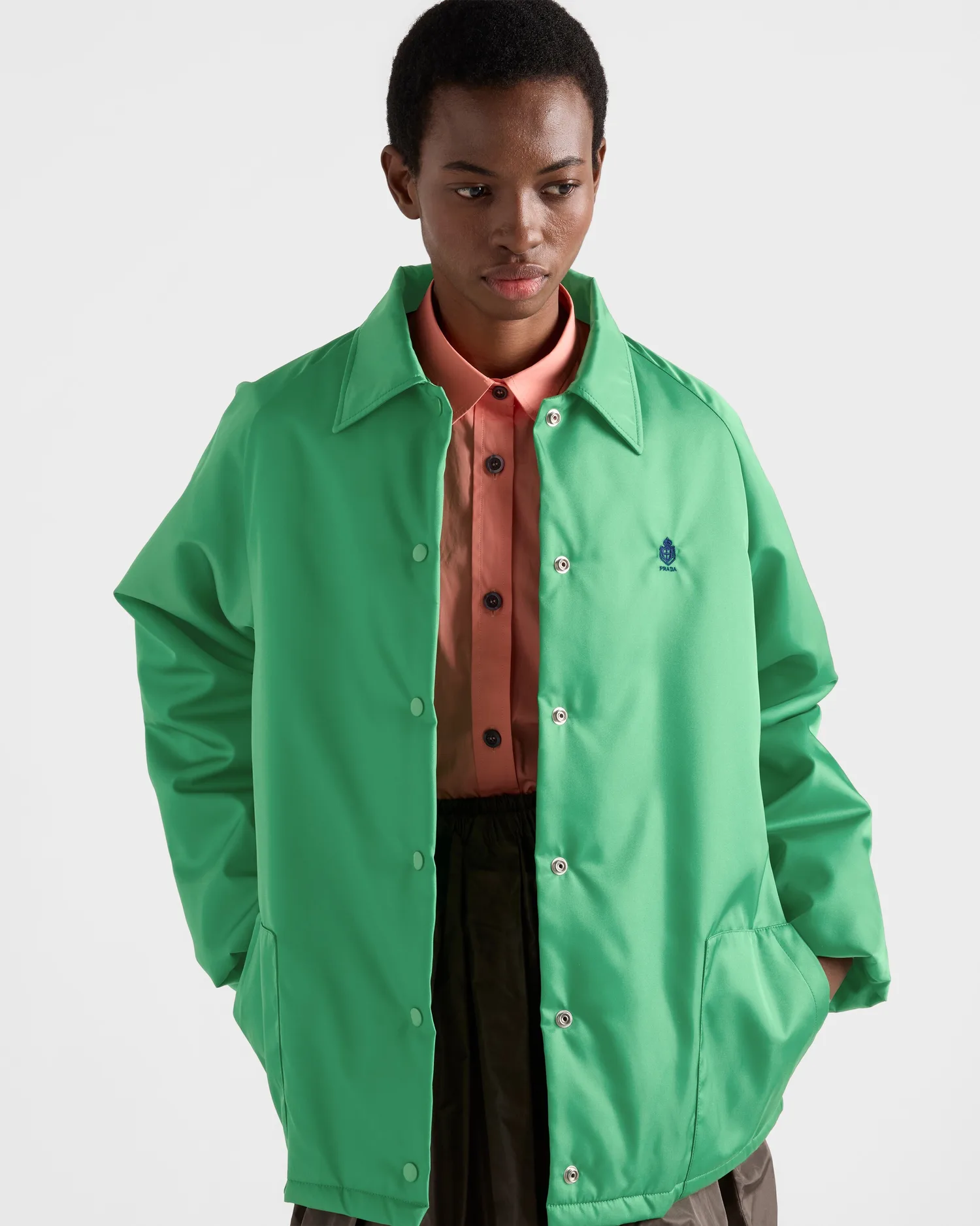 Куртка-бомбер из Re-Nylon Prada, зеленый — фото 4