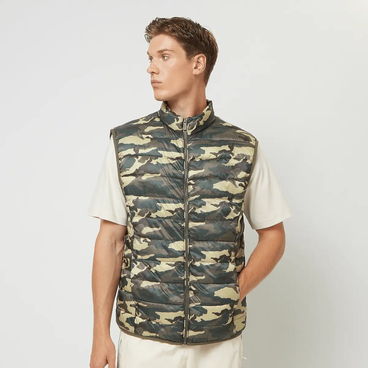 

Куртка SNIPES Small Logo Camo Light Puffer Vest, камуфляж