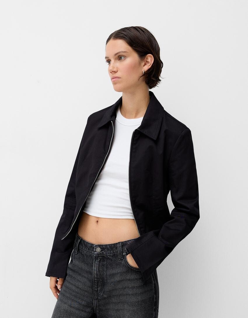 

Приталенная куртка с застежкой-молнией Bershka, черный