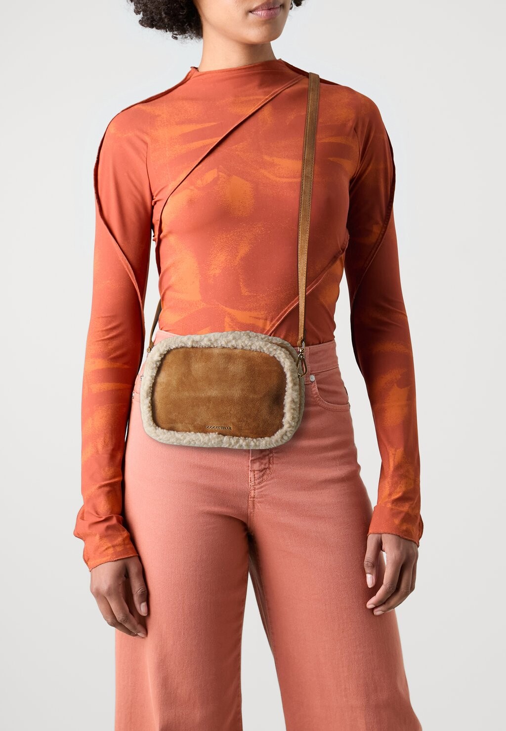

Сумка через плечо TEBE SHEARLING Coccinelle, бежевый