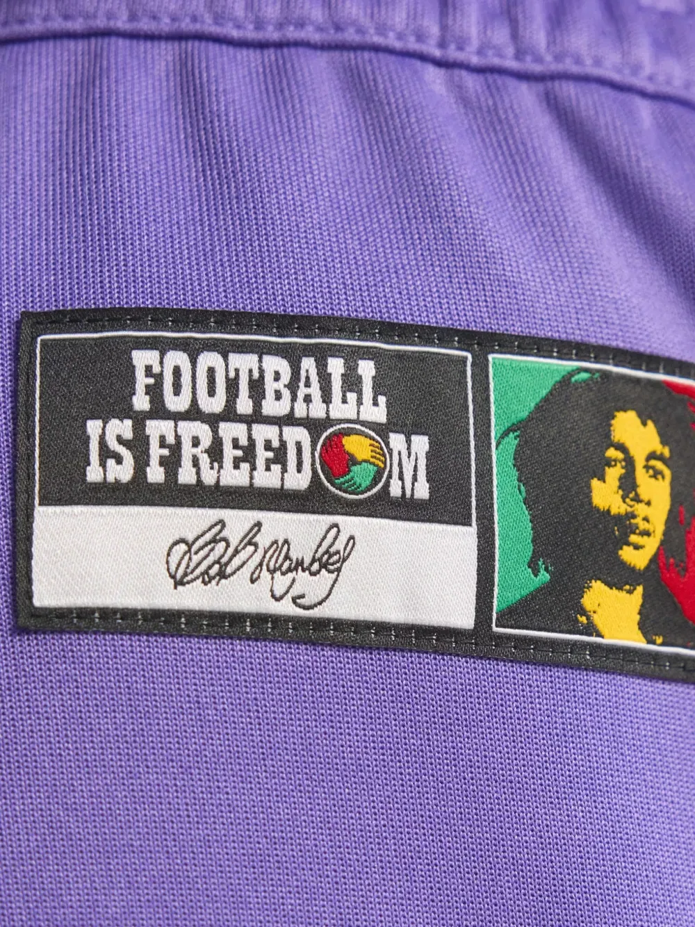 Расклешенные брюки X Bob Marley с боковыми полосками Adidas, фиолетовый — фото 2