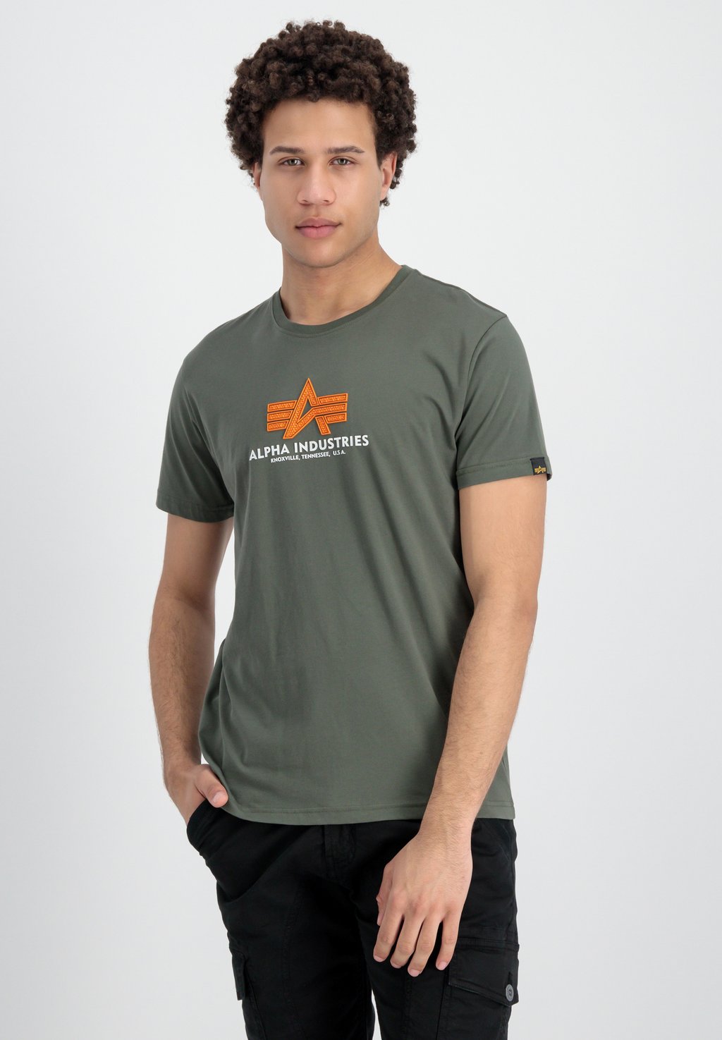 

Футболка с принтом Alpha Industries, оливковый