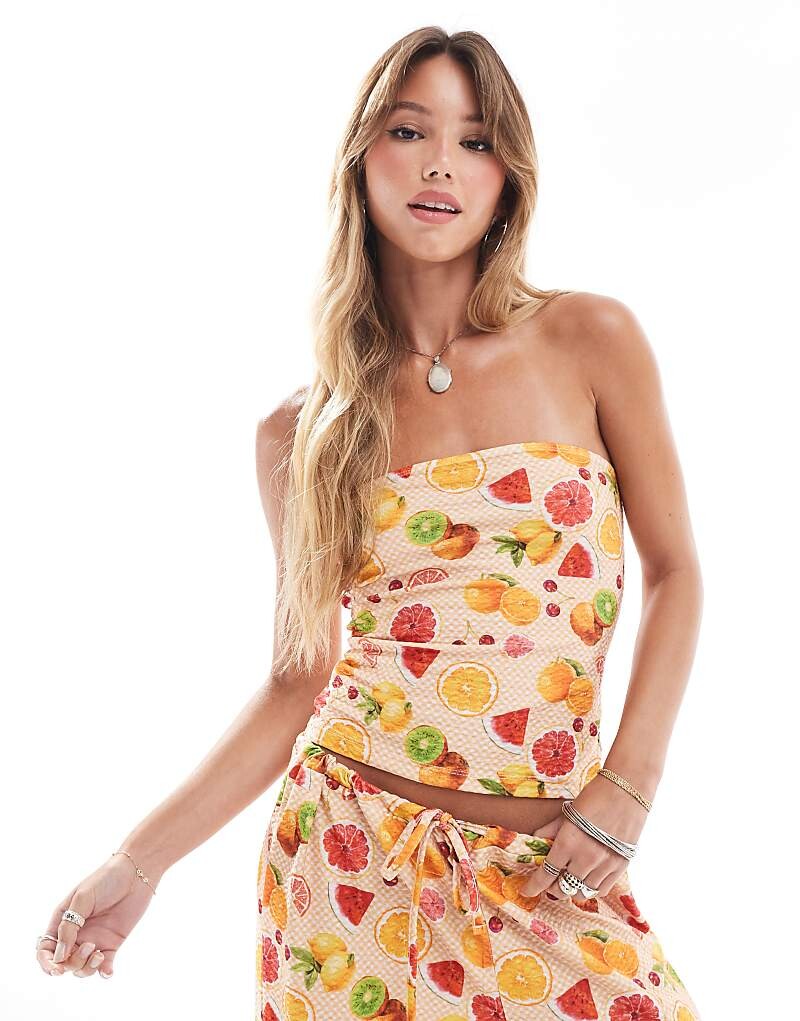 

ASOS DESIGN Оранжевый фактурный топ-бандо с фруктовым узором, часть комплекта