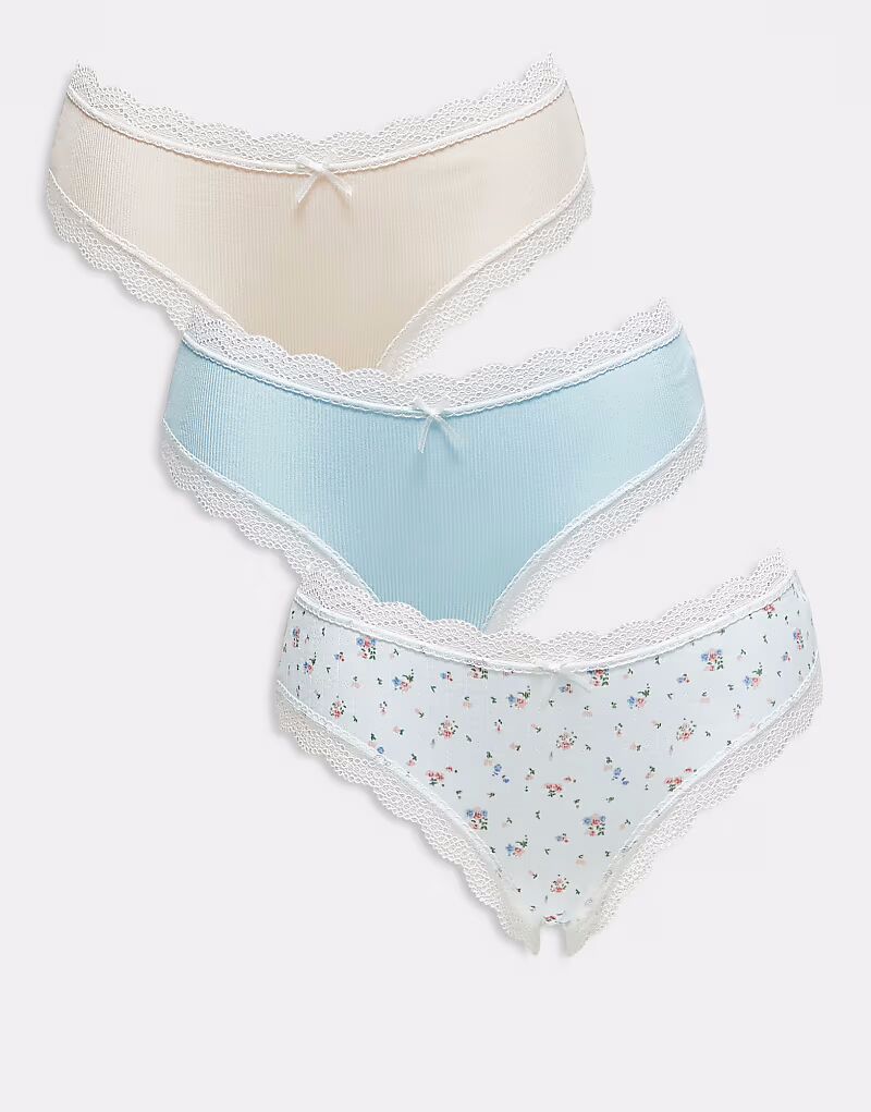 

ASOS DESIGN, комплект из 3 пар бразильских трусов с кружевной отделкой, мелким принтом и рубчиком синего и кремового цветов