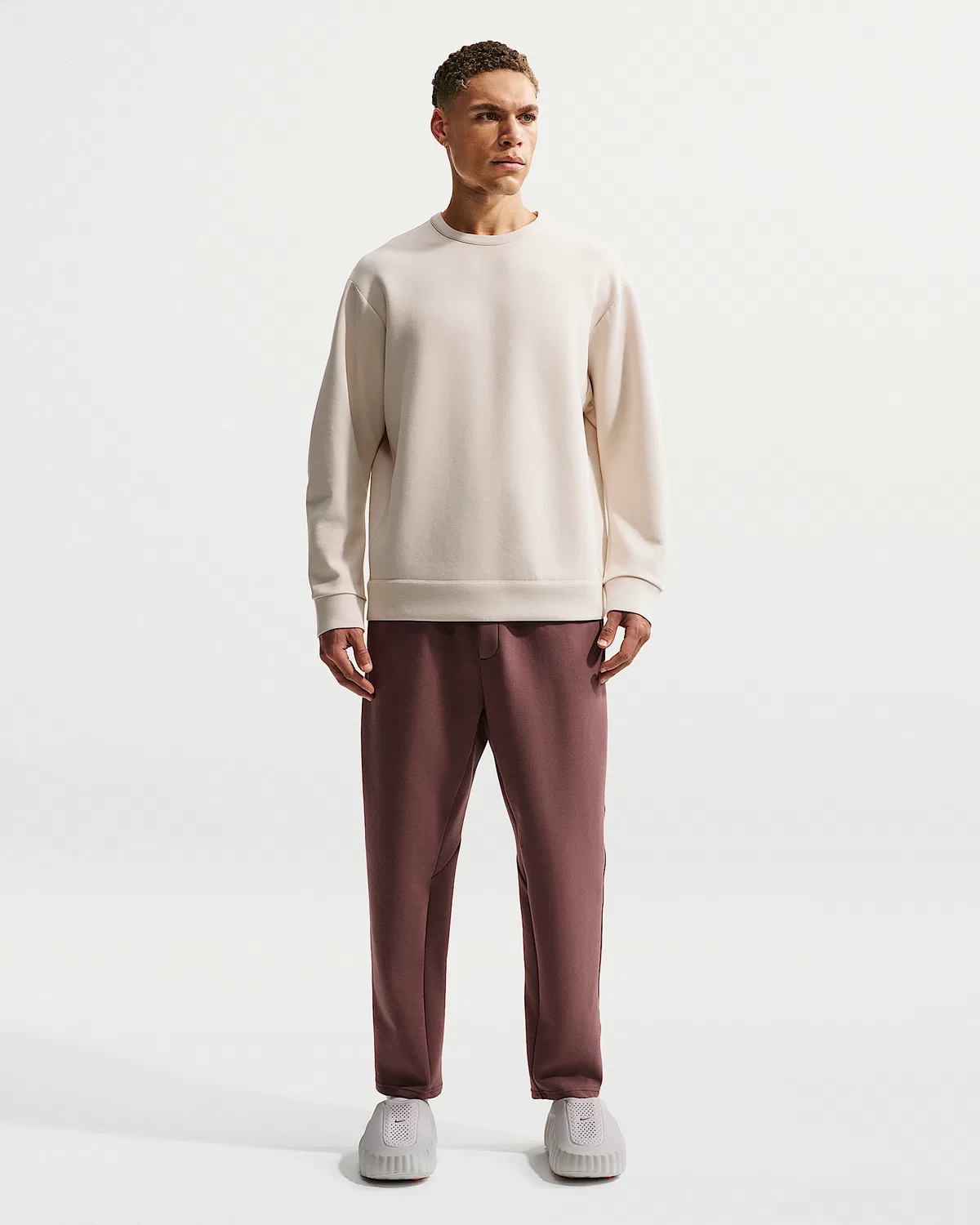 Мужская футболка Nike 24.7 ImpossiblySoft Dri-FIT Crew, Light Orewood Brown/Sail/Light Iron Ore — фото 4