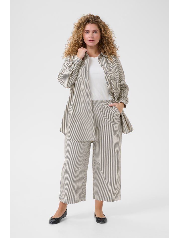 

KAFFE curve Повседневные брюки KCnana свободного кроя в полоску «Полуночный/Белый»