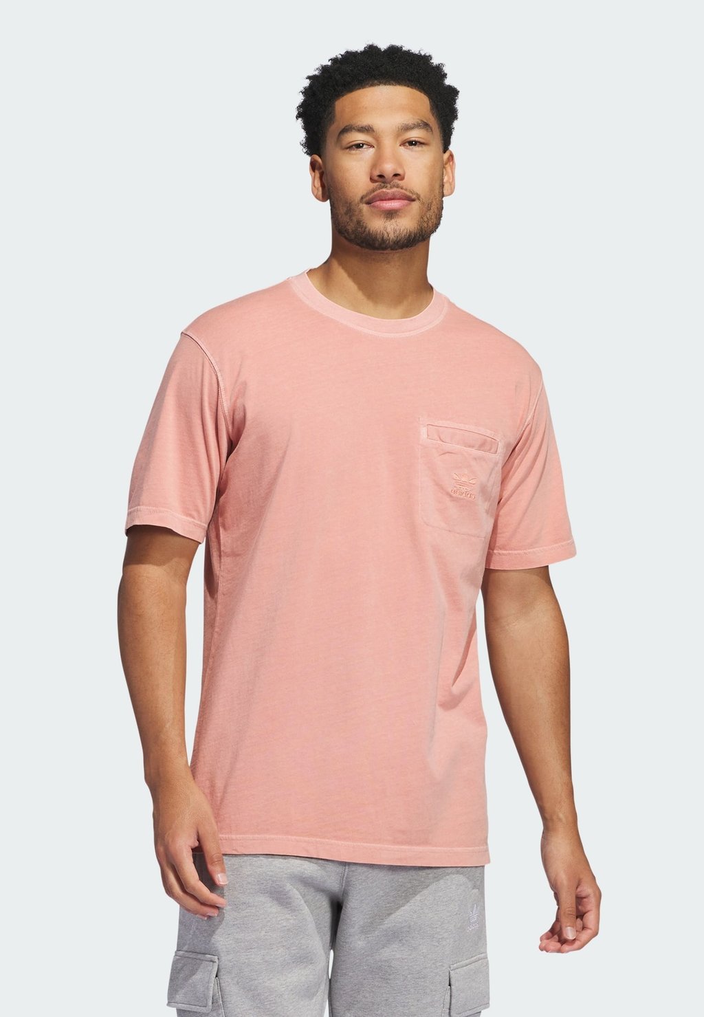 

Базовая футболка DYE adidas Originals, светло-розовый