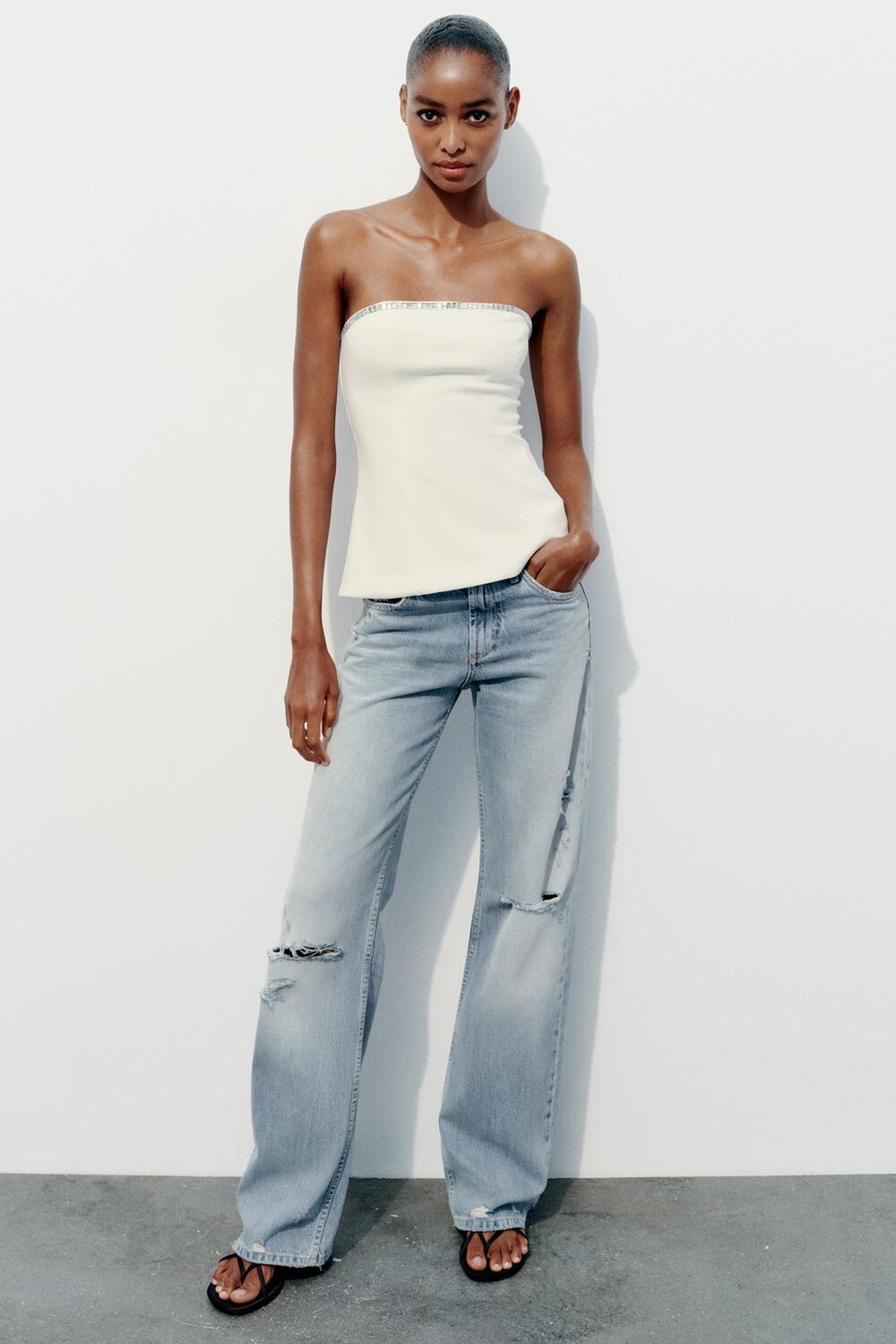 

Топ без бреточек со стразами ZARA, белый