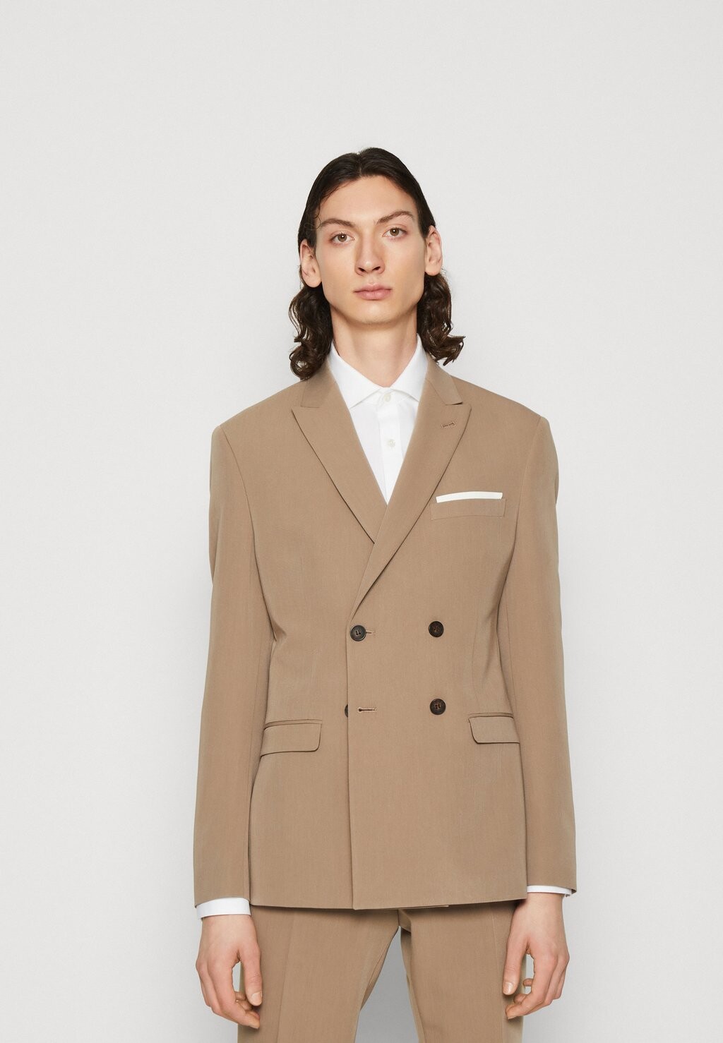 

Костюм THE FASHION SUIT PEAK POCKET SQUARE Isaac Dewhirst, цвет taupe