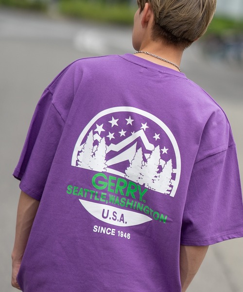 

Футболка с коротким рукавом, принтом на спине и вышивкой GERRY, фиолетовый