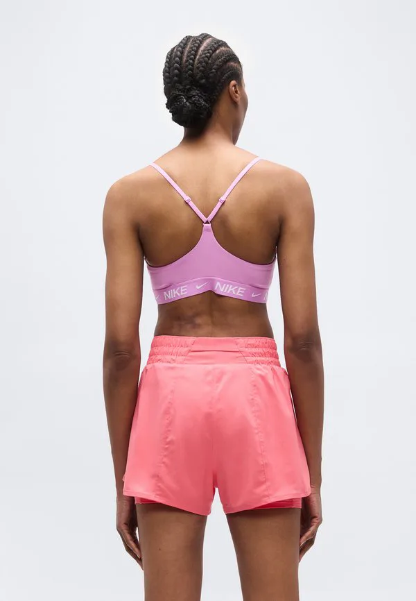 Спортивный бюстгальтер indy с легкой поддержкой Nike Performance, Light Magenta/White — фото 3