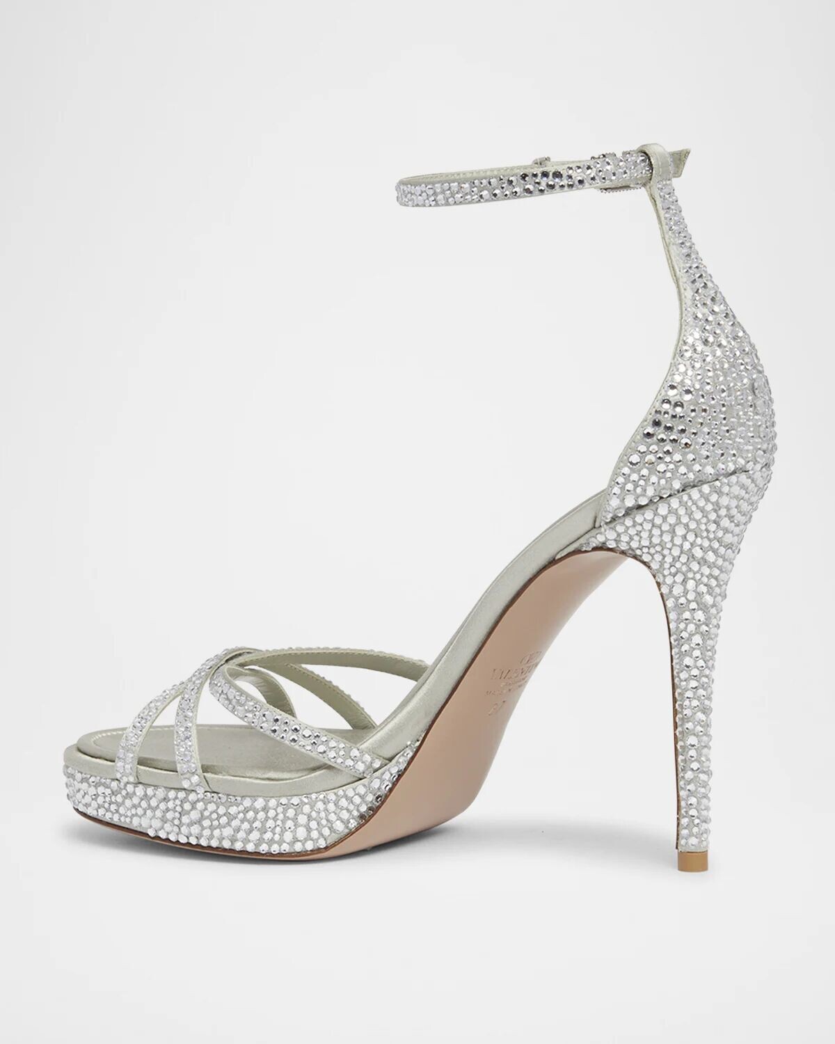 Гламурные сандалии Crystal Glam с ремешком на щиколотке Valentino Garavani, цвет Crystal/Grigio Perla — фото 4