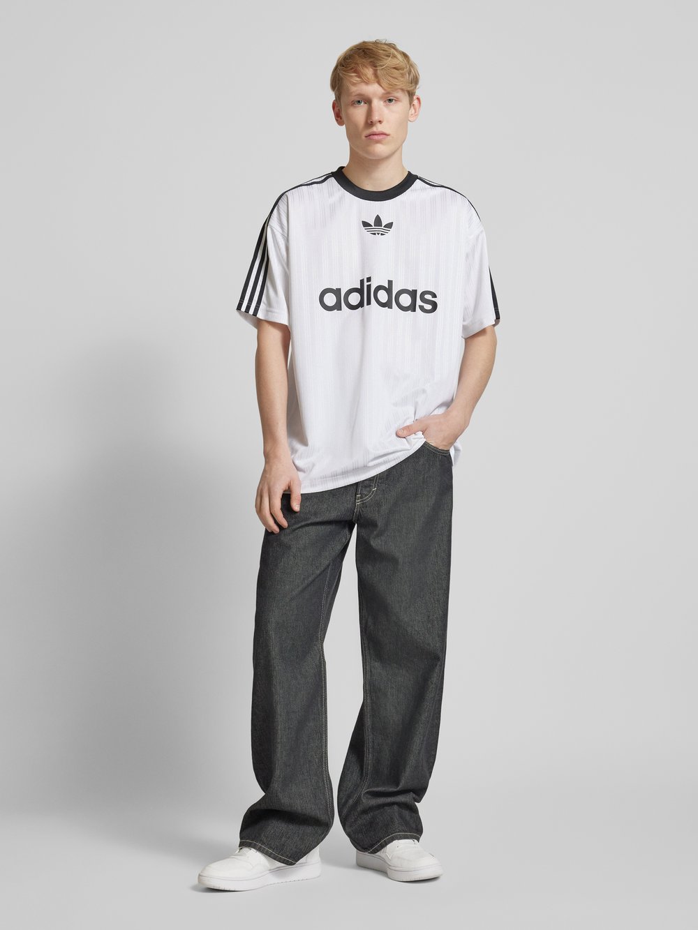 

Футболка с этикеткой adidas Originals, белый