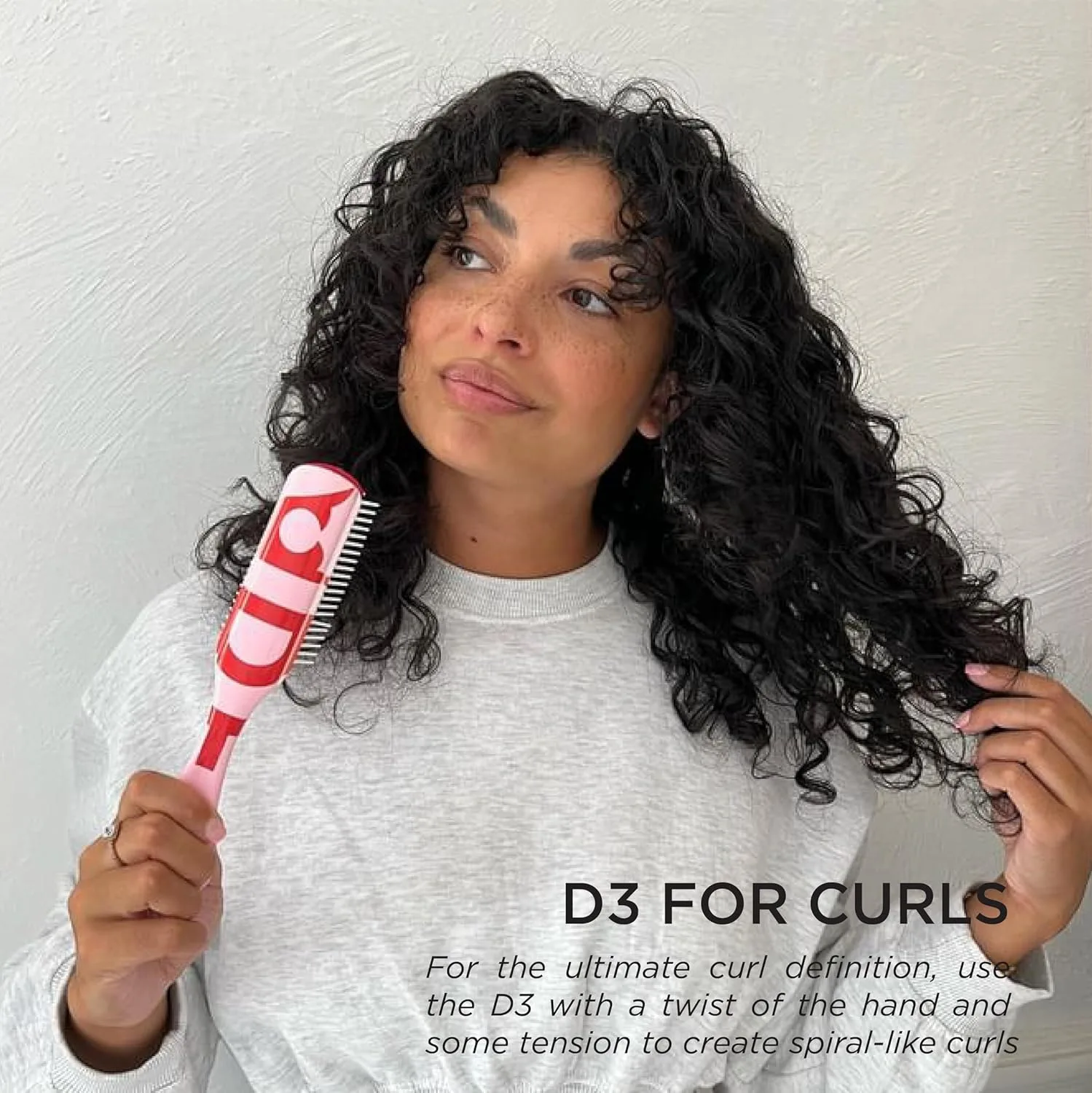 Denman D3 Original Curl Definer & Styler, щетка для вьющихся волос для женщин и мужчин - 7 рядов для распутывания и создания локонов, Denman Print — фото 3