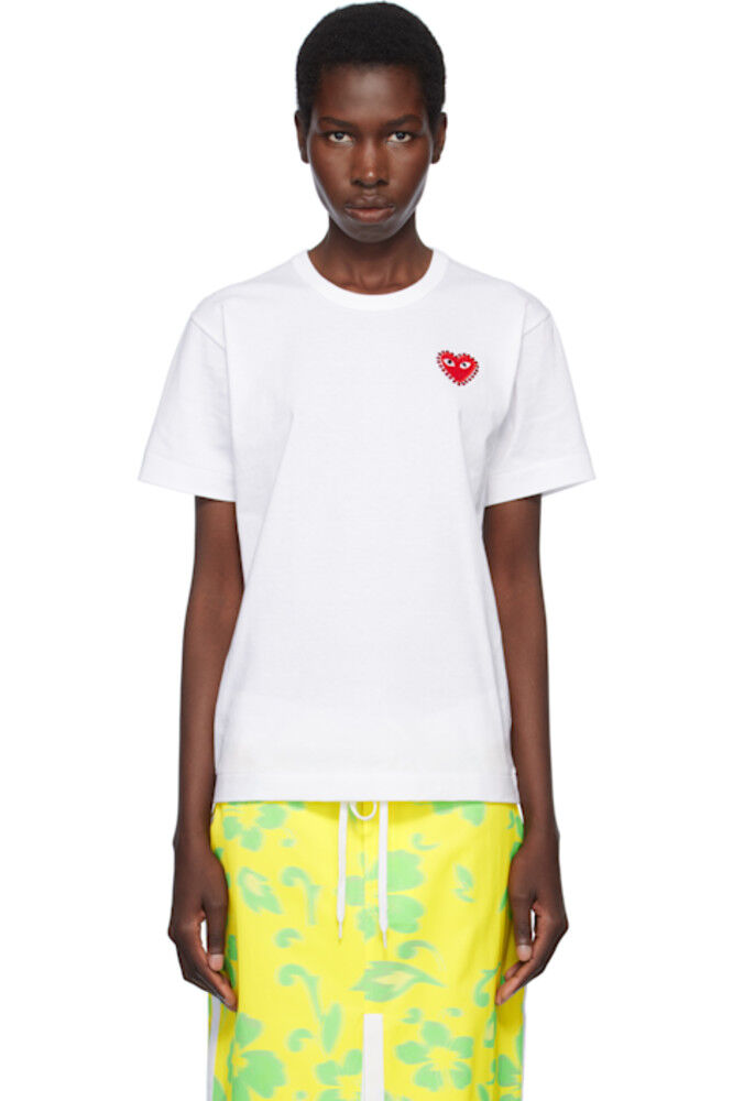 

Футболка с белой эмблемой из стразов и красным сердцем COMME des GARÇONS PLAY