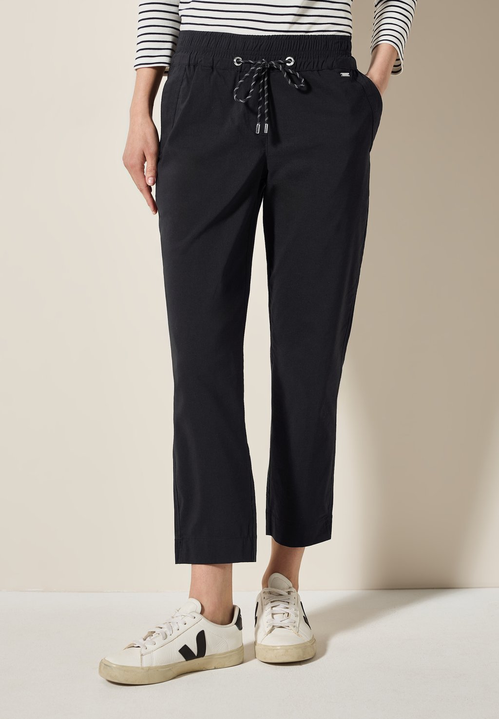 

Брюки CASUAL FIT Cecil, черный