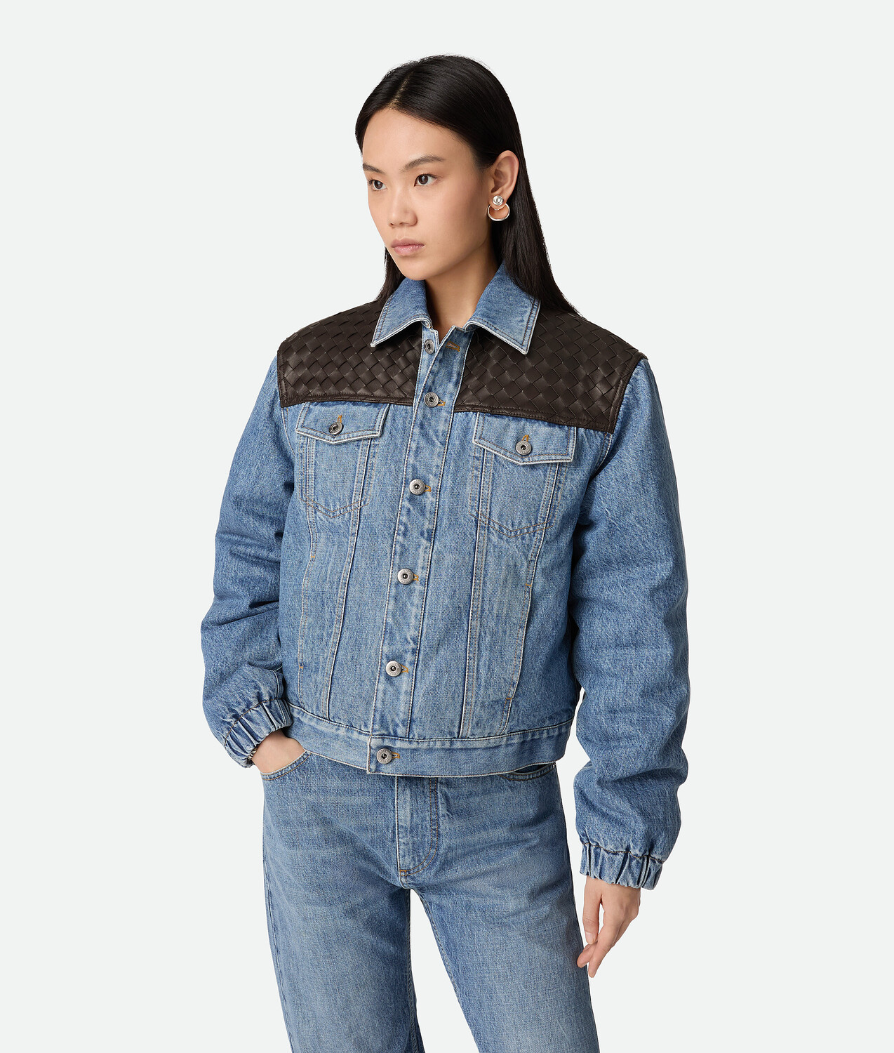 

Vintage indigo denim jacket BOTTEGA VENETA, средне-синий