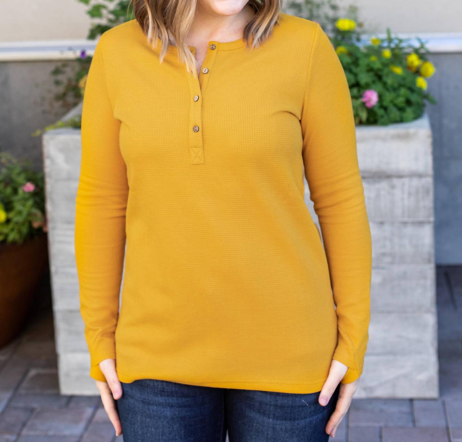 

Топ с длинными рукавами Harper Henley цвета горчицы Michelle Mae, цвет mustard