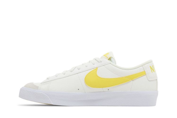 Кроссовки Nike Blazer Low '77 GS 'White Opti Yellow', белый — фото 4