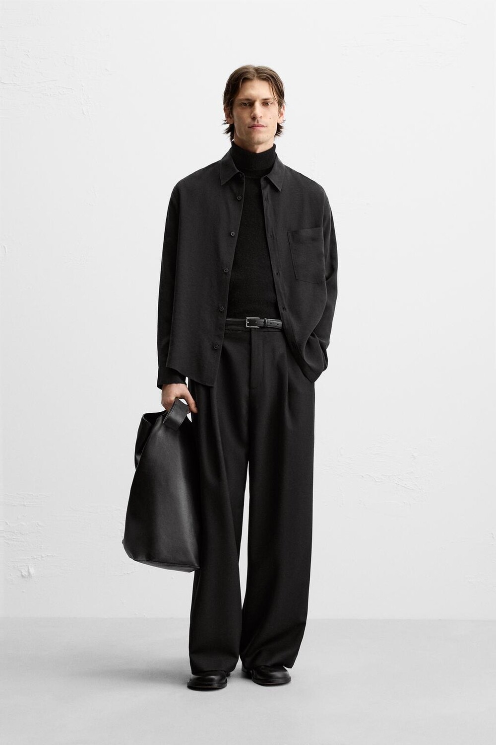 

Свободная рубашка с карманом ZARA, черный