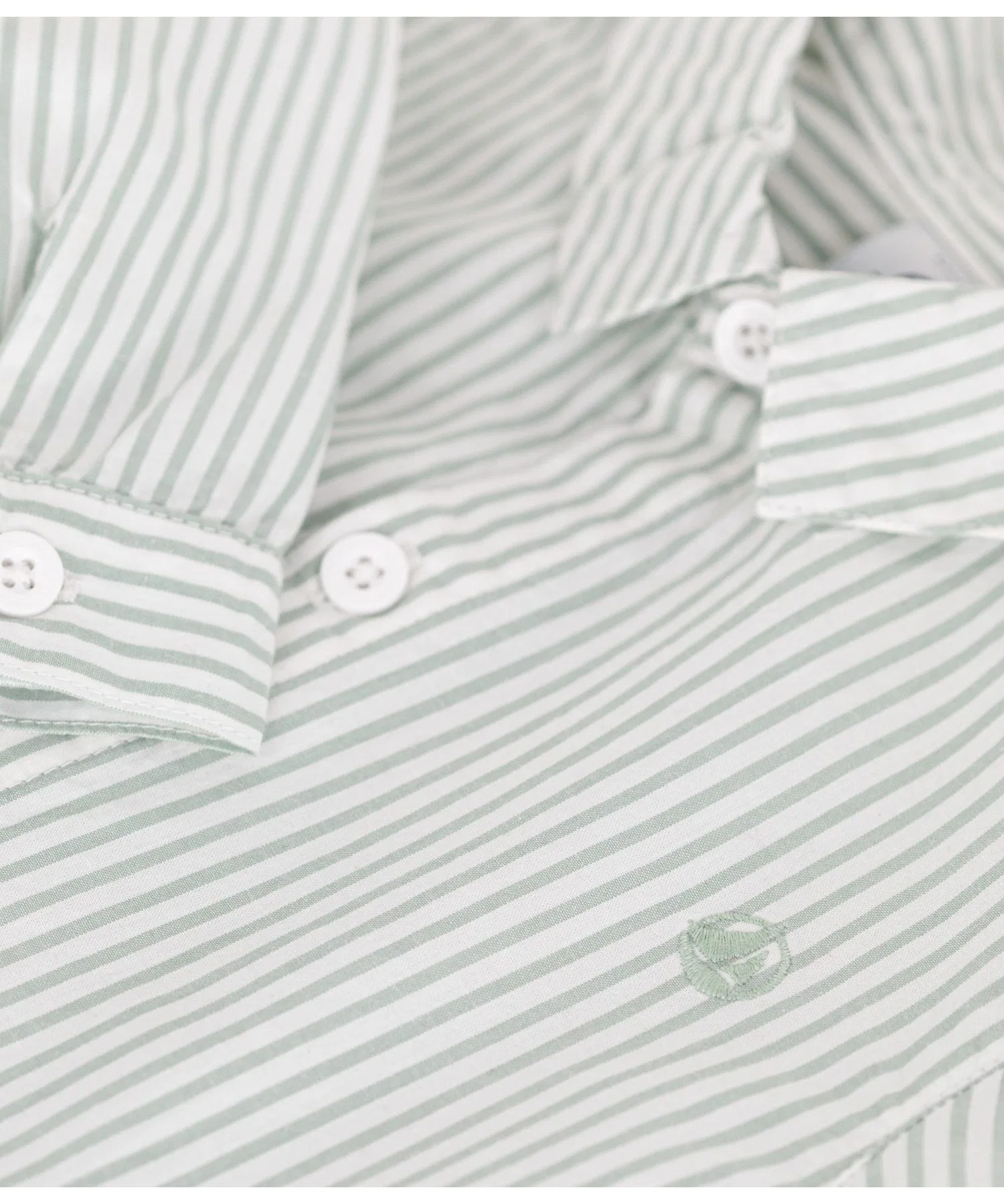 Детская хлопковая рубашка в полоску PETIT BATEAU зелёного цвета — фото 4
