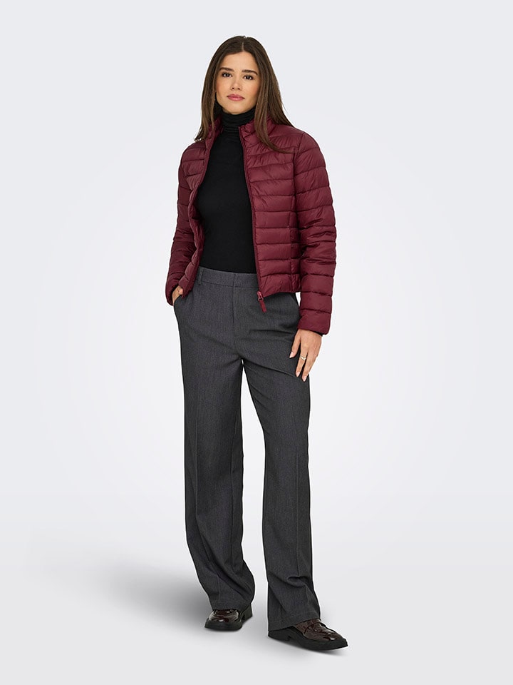 

ONLY Стеганая куртка бордового цвета