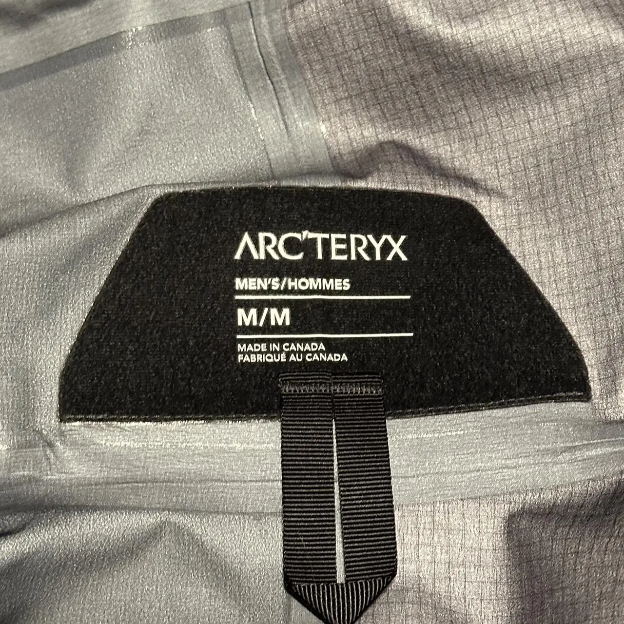 Водонепроницаемая и ветрозащитная утепленная ветровка мужская Blue Gray Multicolor Arcteryx, Plutonic gray Protea gray — фото 4