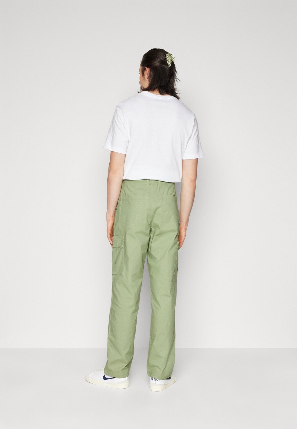 Брюки-карго CLUB PANT Nike Sportswear, цвет oil green/oil green — фото 4