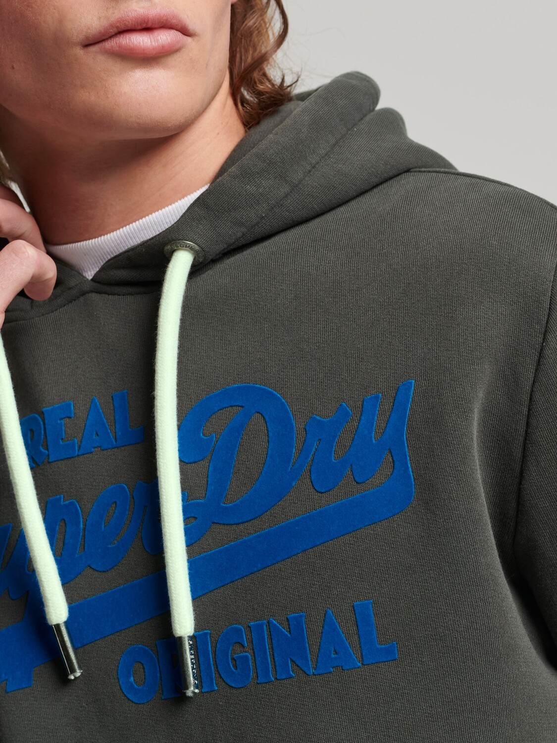 Неоновая толстовка с винтажным логотипом Superdry, карбоновый серый — фото 4