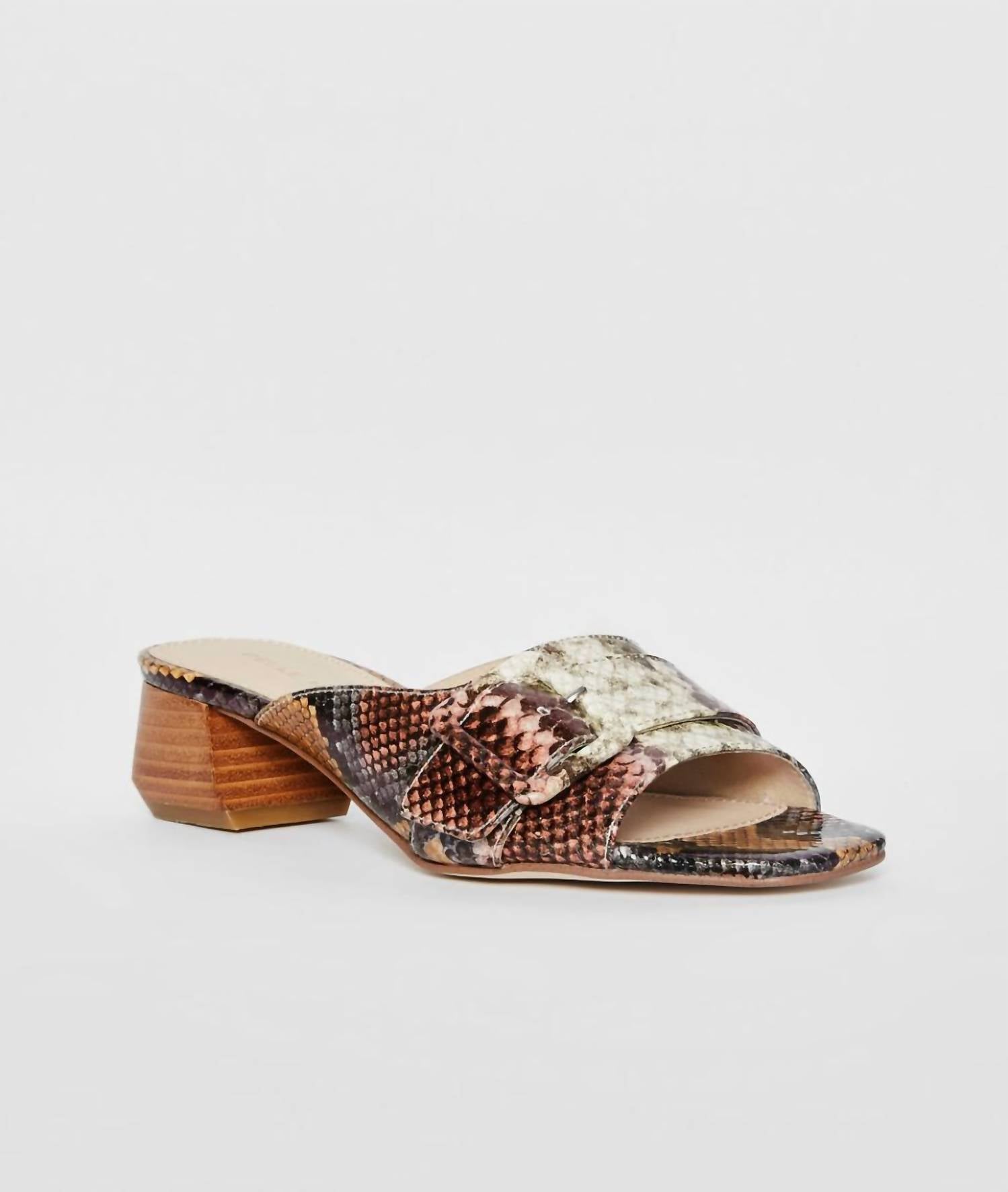 Женские туфли-слипоны Tala Embossed Snake в коричневом цвете Minera Embossed Snake PELLE MODA